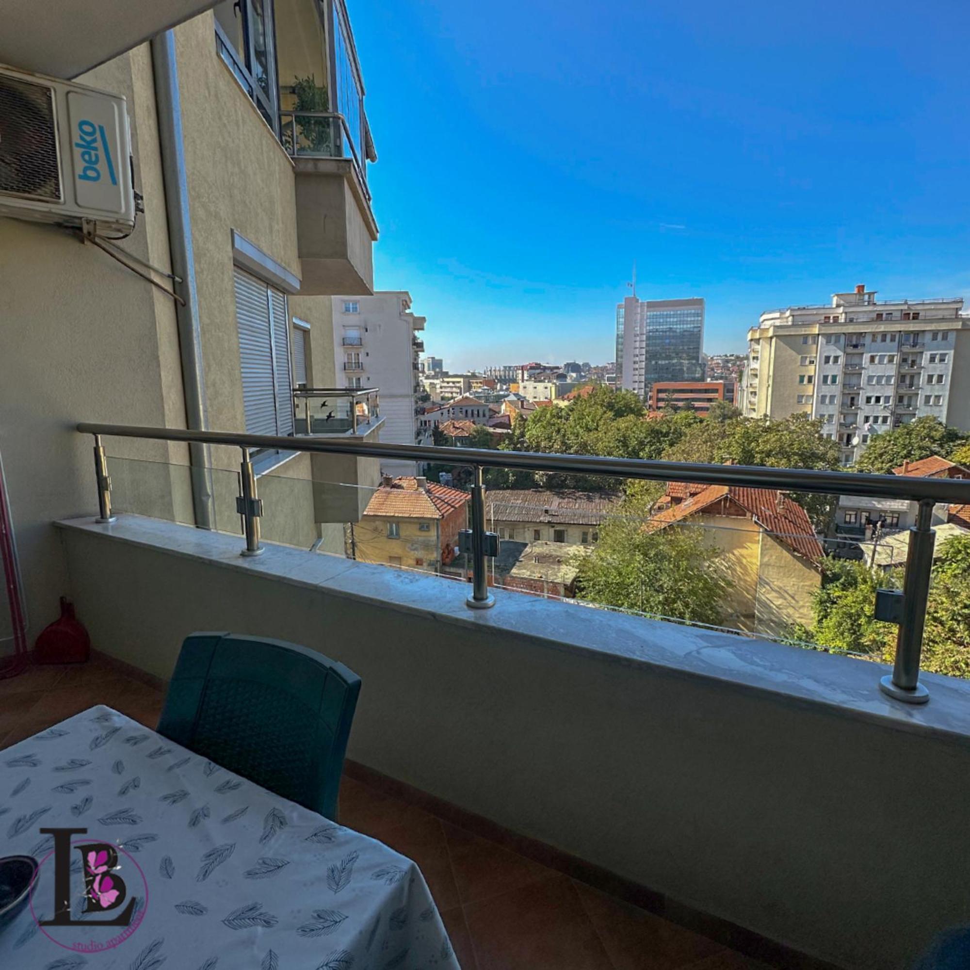 L&B Studio Apartment 普里什蒂纳 外观 照片