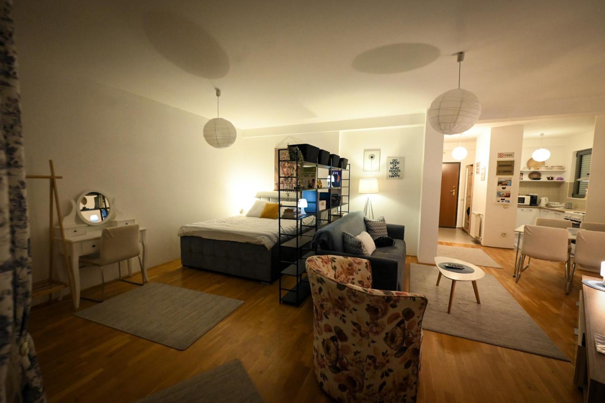L&B Studio Apartment 普里什蒂纳 外观 照片