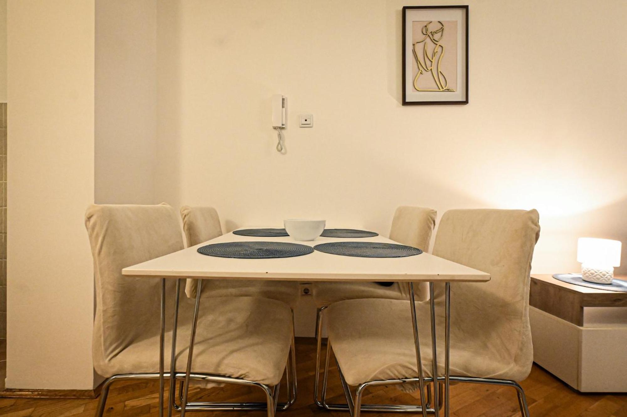 L&B Studio Apartment 普里什蒂纳 外观 照片